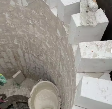 औद्योगिक भट्टियों के लिए उच्च शक्ति थर्मल शॉक प्रतिरोधी आग रोक ईंट कोरन्डम मुलाइट फायर ईंटें